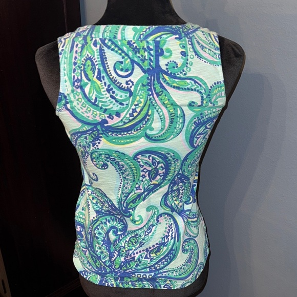 •Lilly Pulitzer notch detail Top• - Picture 3 of 3